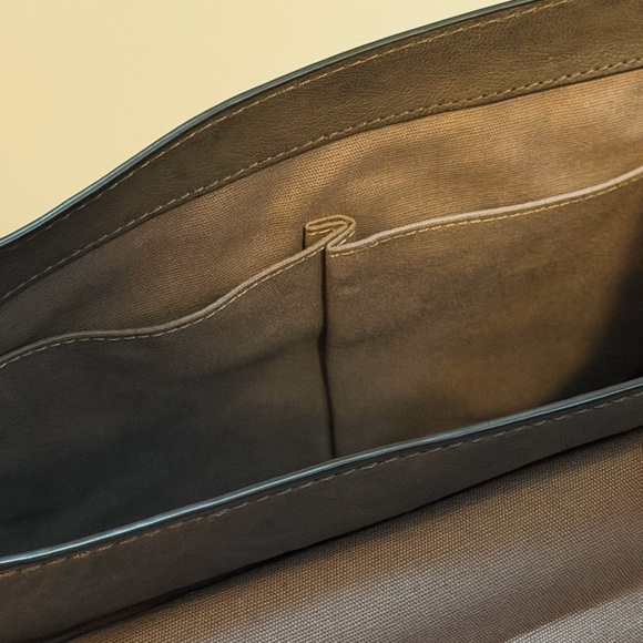 Frye Ella Flap Leather Shoulder Bag with Chain Strap NEW Carbon - Picture 7 of 8